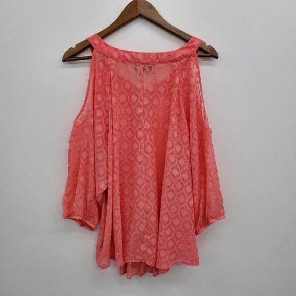 By & By Womens Cold Shoulder Keyhole Neck Blouse Top Size 2X Coral Textured - Picture 4 of 14